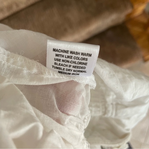 Jennifer & Grace Beige Eyelet Lace Ruffle V Neck Blouse - S - Picture 9 of 14